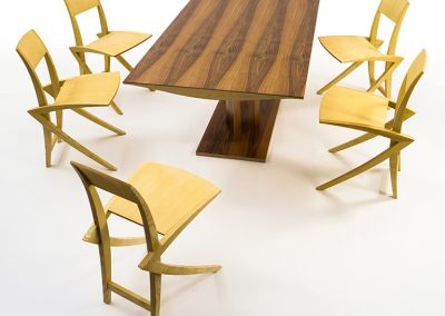 Milano Tisch passt perfekt zum Stuhl Nr. 6