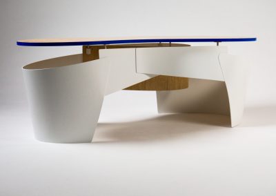 Peanut-ein skulpturaler Couch Tisch